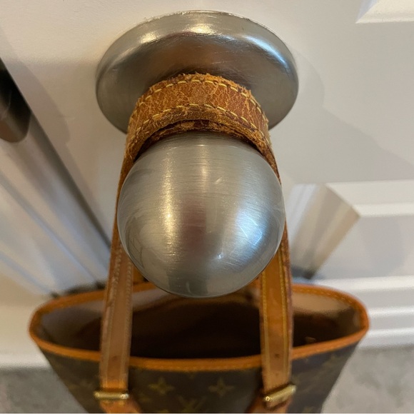 Genuine Vintage Louis Vuitton Bucket bag PM
Height 10.5” width 6.25” base 8.75” - Picture 3 of 16